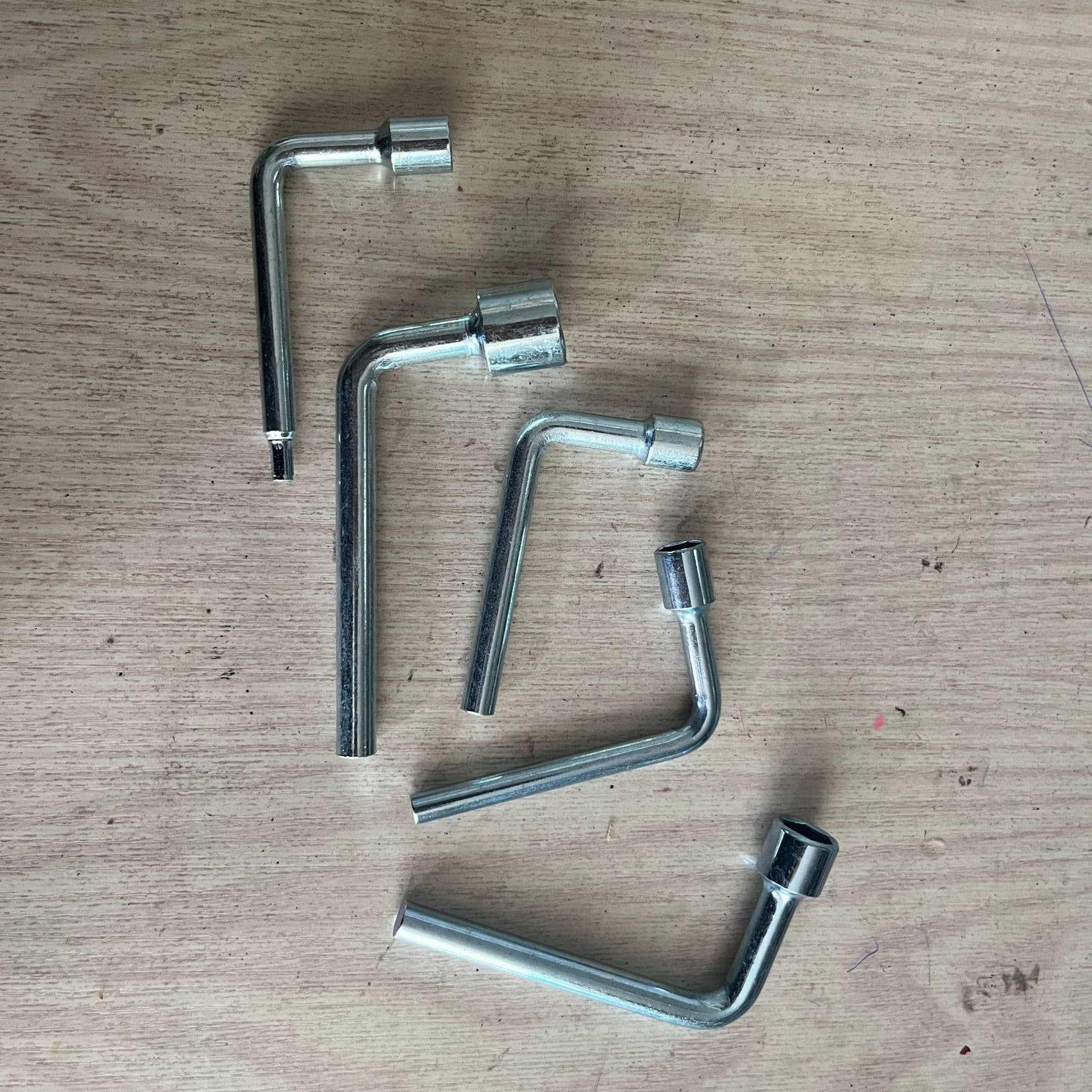 L-shaped socket wrench with high torque, 8mm, 10mm, and 13mm angled galvanized socket wrench.