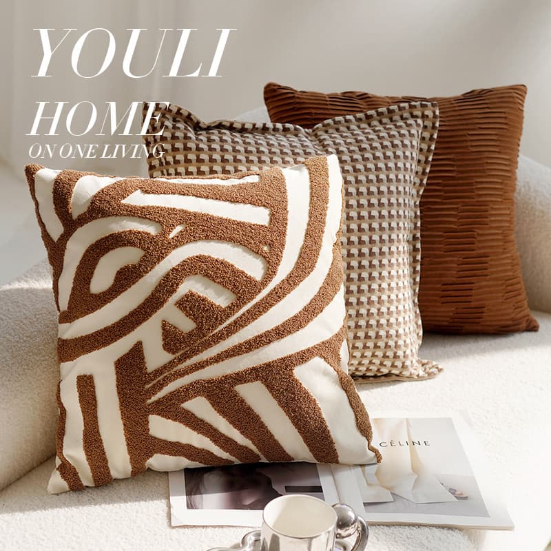 Cream-colored vintage-style knotted pillowcase for sofas and beds, brown bed lumbar support pillowcase with filling for bay windows.