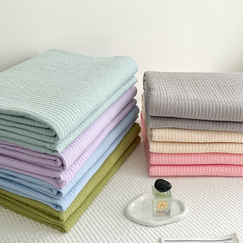 Colorful Candy Solid High-Temperature Enzyme Sandwashed Double-Sided Pure Cotton Quilted Bed Cover with Cotton Filling, Suitable for All Seasons