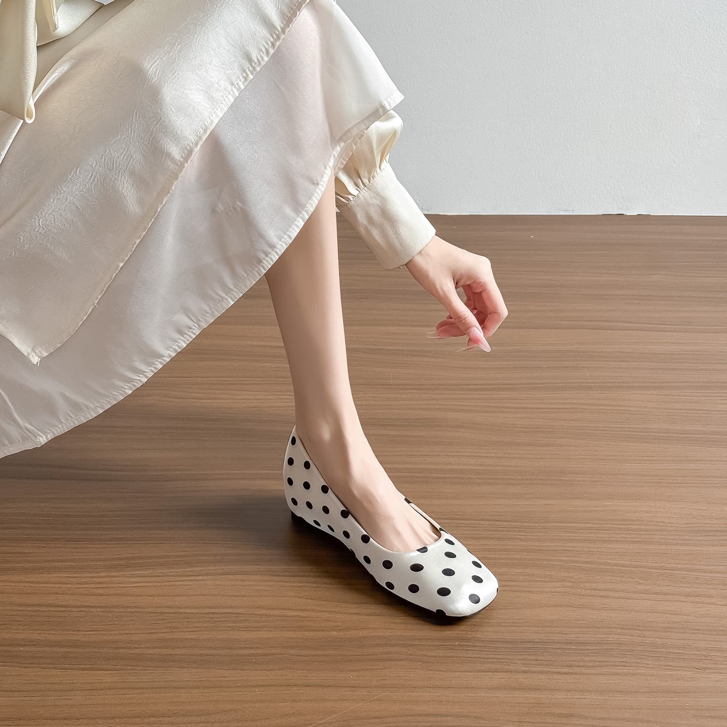 Women's Hidden Heel Polka Dot Flats, 2026 Spring New Retro Square-Toe Shallow Mary Jane Ballet Shoes