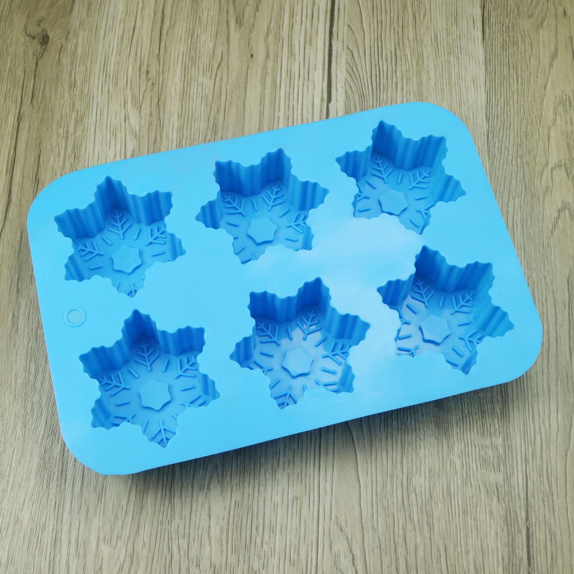 Silicone 6-Cavity Snowflake Cake Mold Christmas DIY Home Aromatherapy Plaster Wax Mold Soap Mold Baking Chocolate Mold