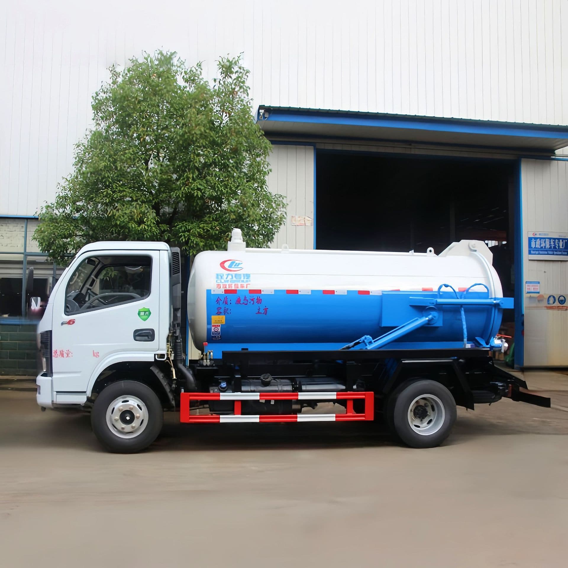 Dongfeng Furika F6 Sewage Suction Truck 4.2 Tons Liquid Waste Self-Suction and Self-Unloading Truck for Basement Sewage Cleaning
