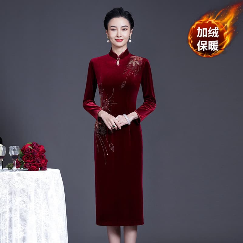 Stylish New Autumn/Spring Wedding Mother's Dress: Elegant Gold Velvet Cheongsam Dress for Daughters, A-line Skirt
