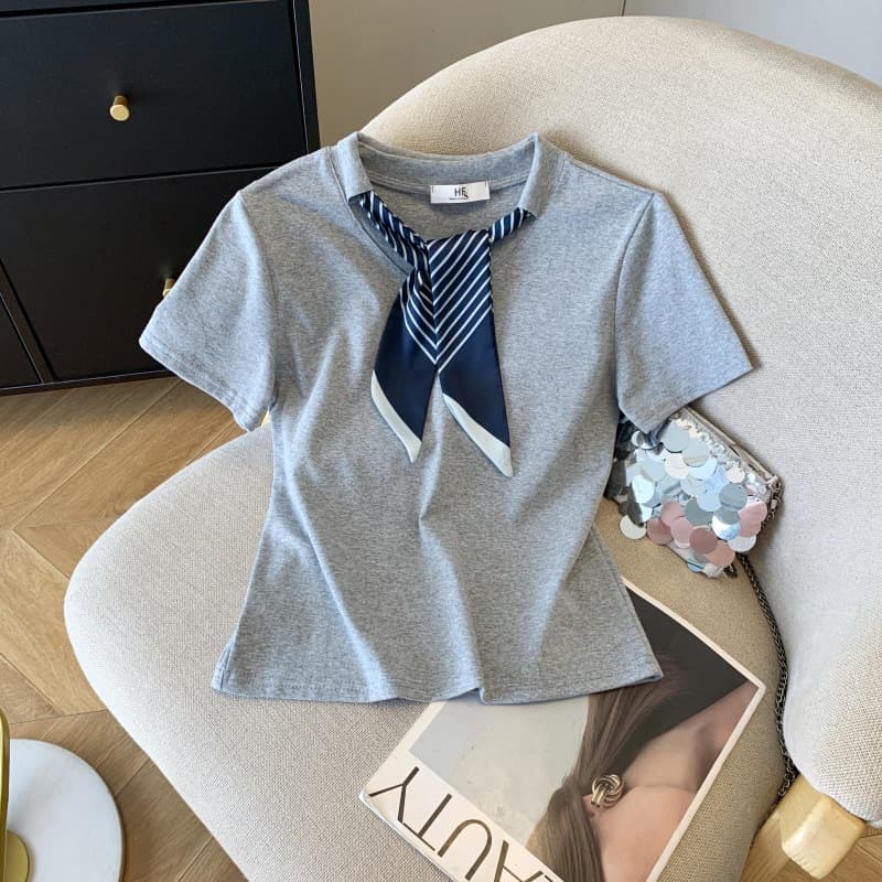 Real shot V-neck design silk scarf splicing short-sleeved T-shirt for women summer new slim short top white gray without