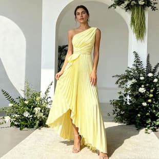 European and American One-Shoulder Pleated Satin Bridesmaid Dress Irregular Ruffle High-Waist Slit Long Banquet Dress