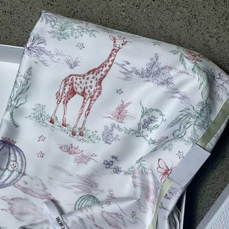 Cross-border D Brand Member Gift Spring/Autumn Mulberry Silk Cotton Blend Skin-friendly Throw Blanket Gift Box Packaging Festival Wholesale