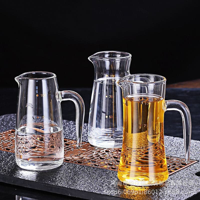 High borosilicate glass white wine decanter with 100ml graduated scale, glass measuring pourer, hotel pitcher