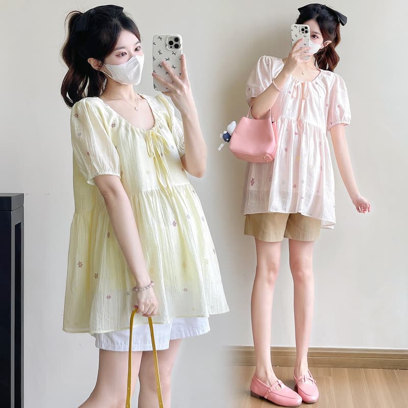 Summer maternity wear, versatile casual babydoll top, new short-sleeved floral print, age-reducing, trendy mom-to-be outfit.