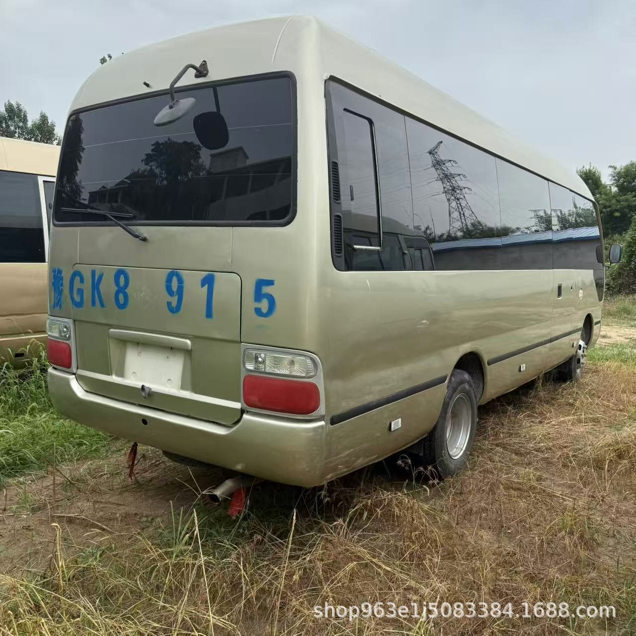 Export cross-border medium bus coach, cross-border export used refurbished Toyota Coaster diesel version, medium bus