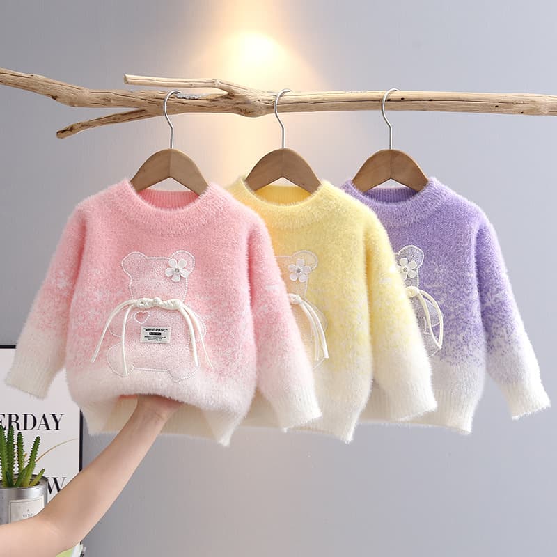 2024 Autumn/Winter Thickened Mink Velvet Sweater for Girls with Fashionable Gradient Bear Pattern
