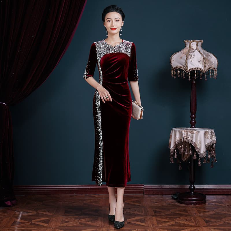 Improved cheongsam middle-aged mother middle-aged and elderly hand-beaded evening dress wedding banquet wedding dress large size long gold velvet
