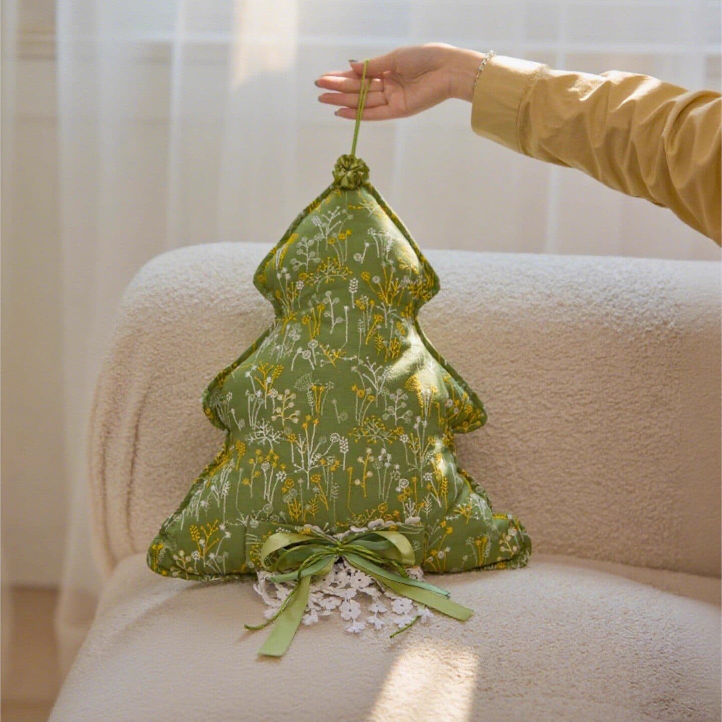 Forest green embroidered Christmas tree pillow living room sofa bedroom bay window special-shaped cushion fabric waist pillowcase backrest