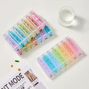 Hot-selling export 4-times-a-day 28-grid pill box, large capacity independent compartments, sealed moisture-proof, visible medicine storage box