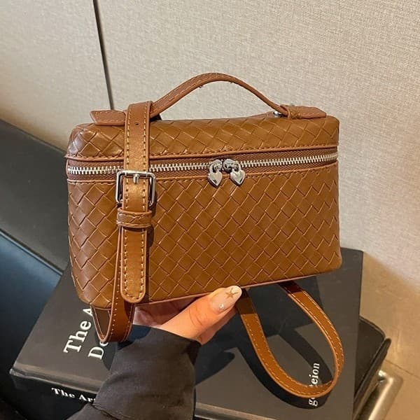 Lunch box bag 2026 new retro pressed woven lunch box women's advanced versatile single shoulder large capacity commuter crossbody bag
