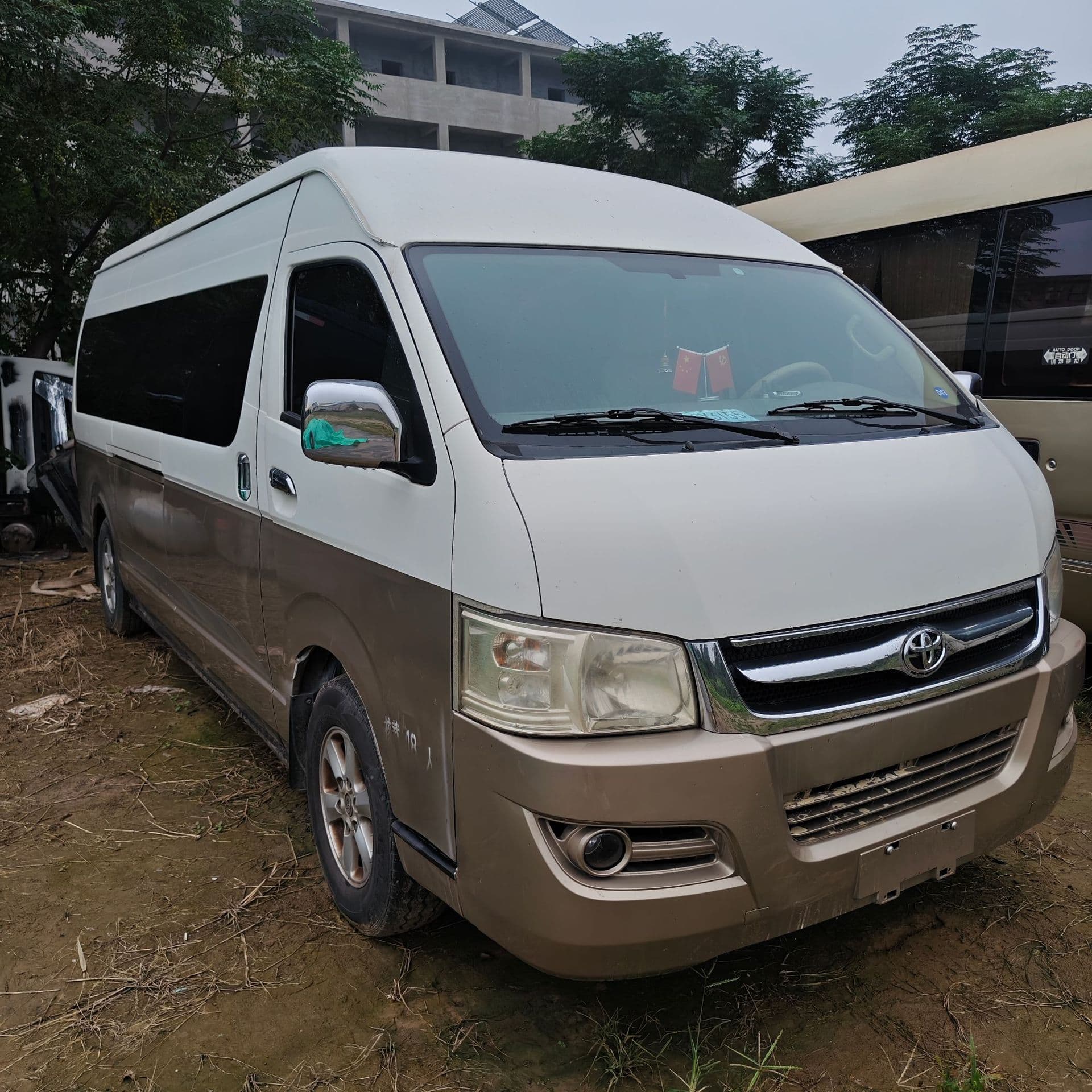 Coaster Export Refurbished Toyota Hiace Minibus Business Commuter Vehicle 17-seater Business Coach