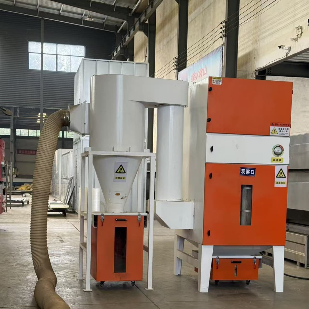 Pulse cartridge dust collector manufacturer, mobile cabinet-type industrial metal dust collector, small vacuum cleaner.