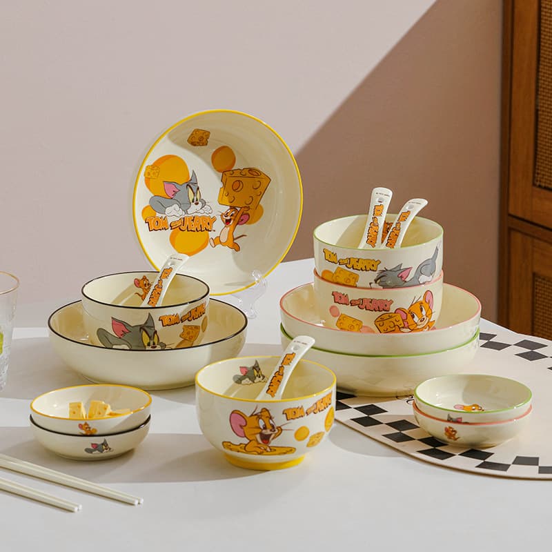 Authentic Tom and Jerry ceramic tableware set, cute cartoon style, high-quality gift, bowls, plates, and gift box, perfect for birthdays.