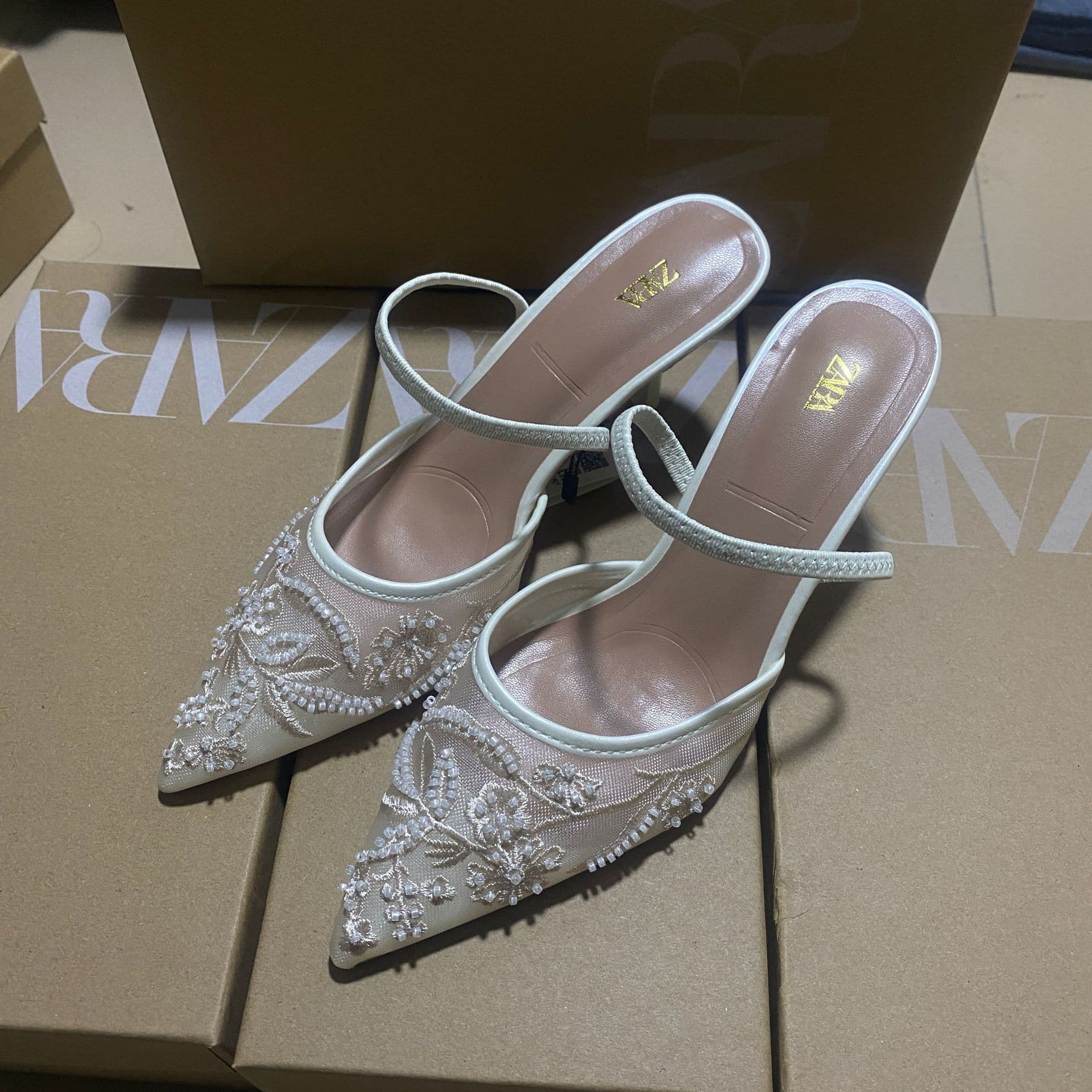 ZAJ2025 Spring New Pointed Toe Thin Heel Mesh Toe-Cover High Heels Women Lace Chanel Style Versatile Outdoor Wear