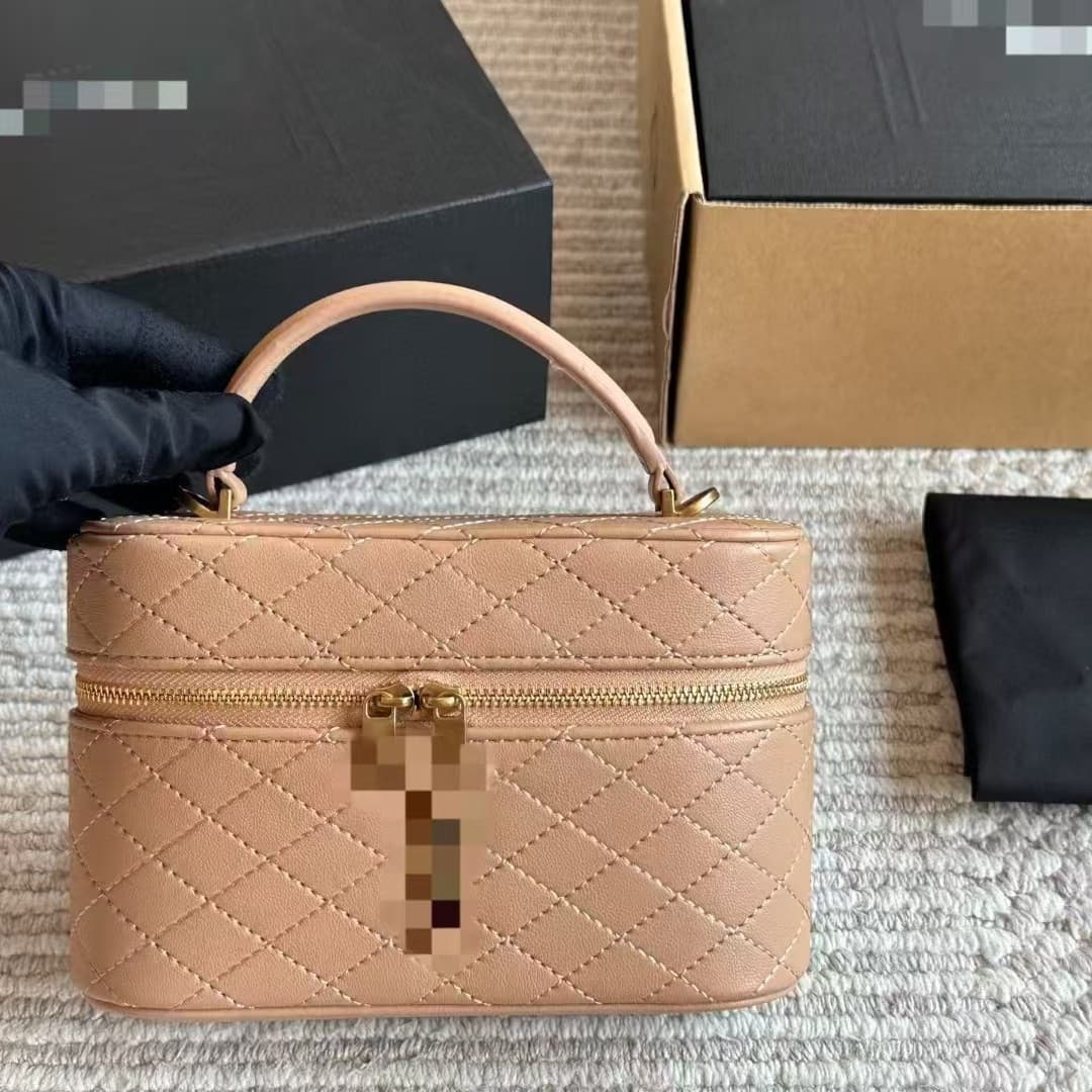 2025 New Quilted Cowhide Box Bag Cosmetic Bento Bag Premium Single Shoulder Crossbody Women's Bag Small Square Bag