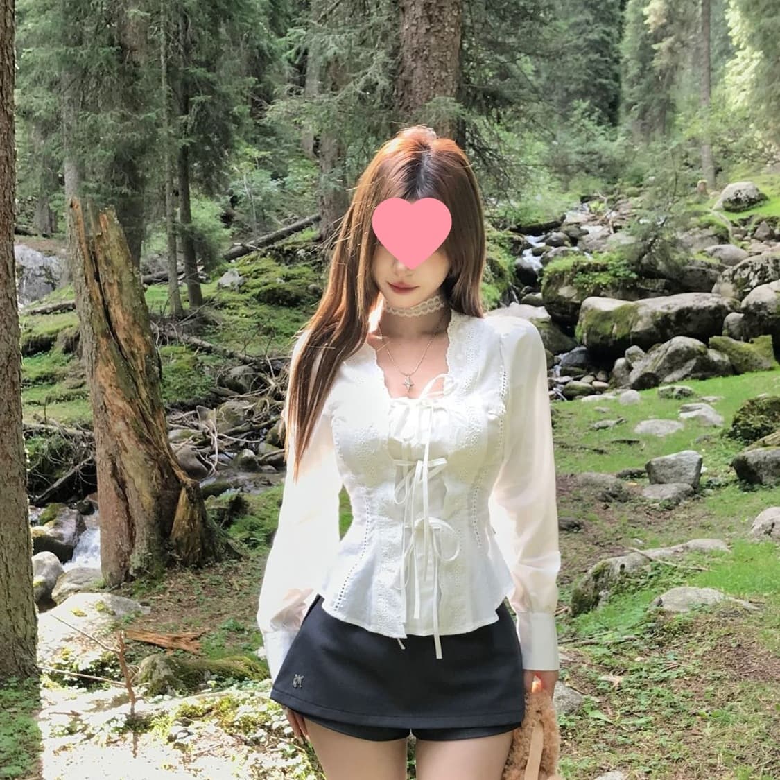 French slim-fitting tie-style long-sleeved white top for women in spring and summer new style slimming top with chic design