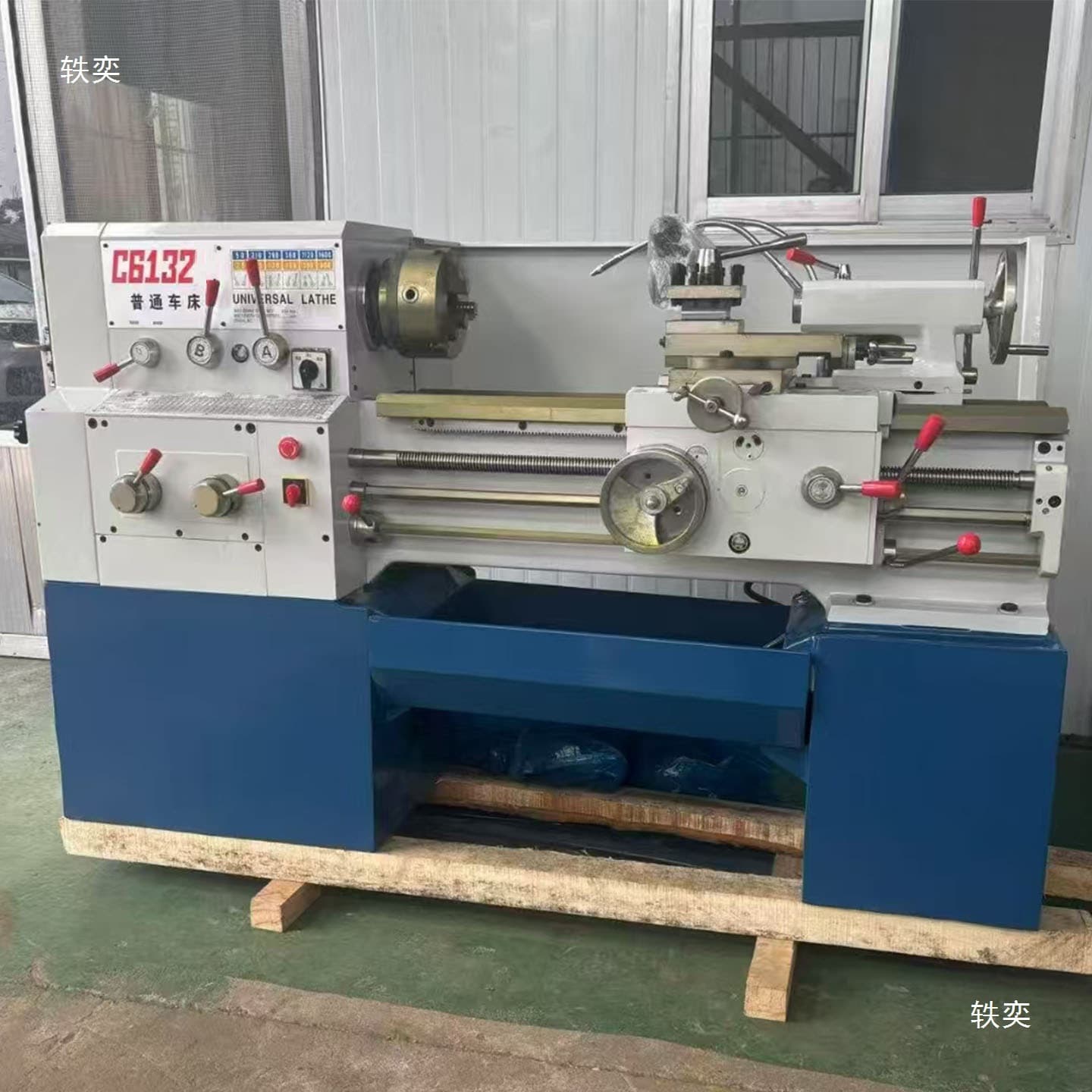 Guangzhou 6132 ordinary lathe 6136 small lathe 6140 horizontal lathe Maan 6232 Southern lathe