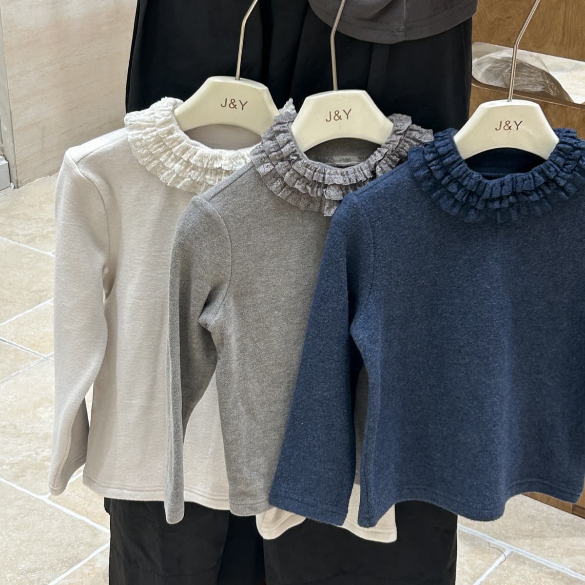 2025 Autumn/Winter Girls New Chic Sweet Knit Solid Color Top, Designed Lace Brushed Thickened Base Layer