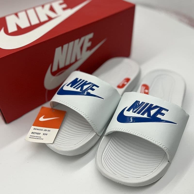Limited Sale》Baroque Brown Slippers, Black and White Mismatched, Odor-Resistant Soft Sole, Versatile Fashionable Couple Slip-On Beach Slippers