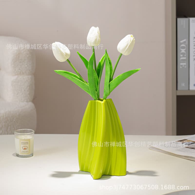Source Manufacturer Tulip Plus Rotating Bottle Green Plastic Vase Set Flower Set Artificial Flower Table Flower Silk