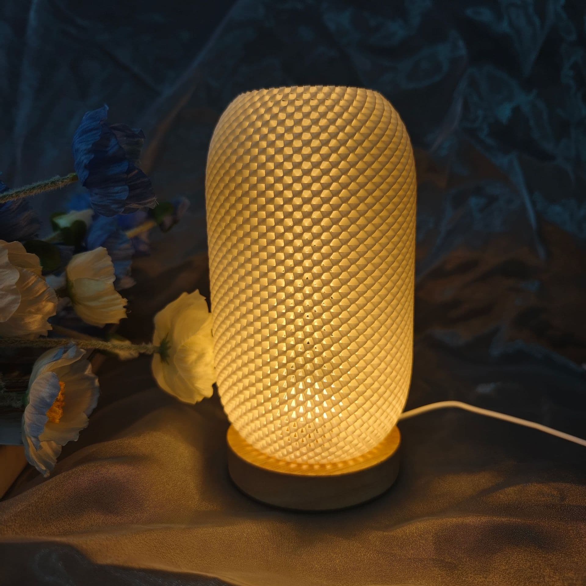 USB Plug-in Personalized Small Desk Lamp Valentine's Day Night Light LED 3-Color Changing Healthy Eye Protection