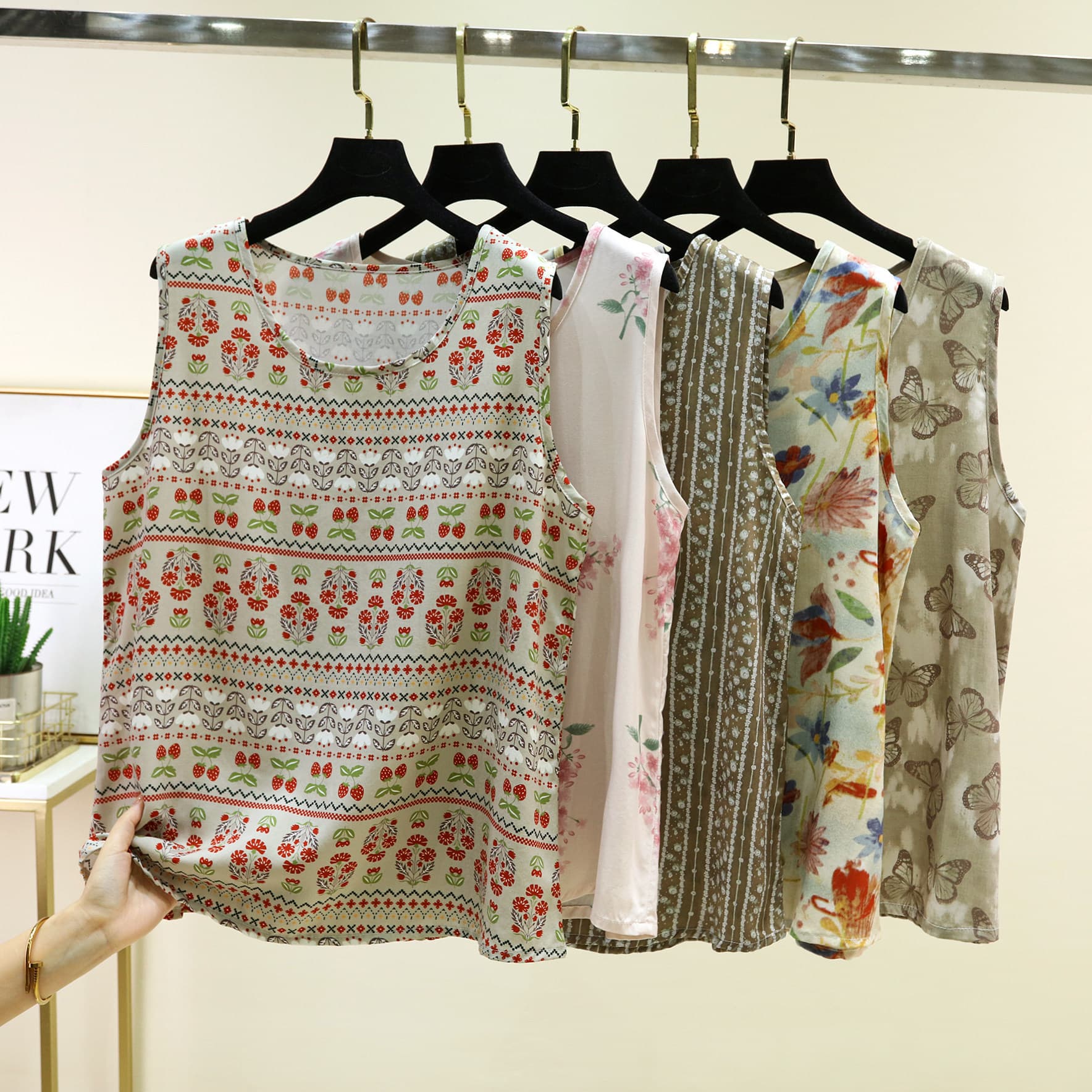 Summer Cotton Silk Floral Print Camisole Top for Women, Round Neck, Sleeveless, Rayon Fabric, Thin, Loose, Casual Undershirt