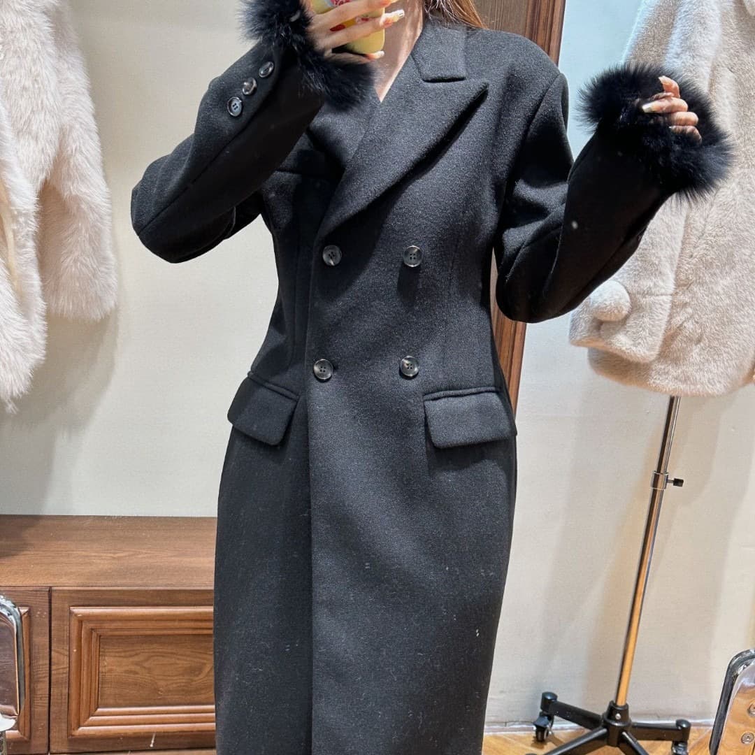 Woolen Coat, Winter Waist-Cinching Extra-Long Coat for Women, Green Fox Fur Sleeves, Over-The-Knee Woolen Coat, Simple and Versatile