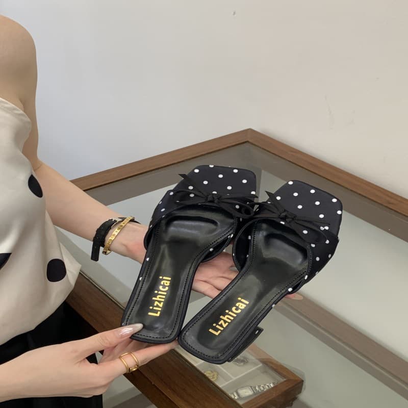 2026 New Minimalist Open-Toe Sandals Women Polka Dot Slide Slippers Flat Heel Outdoor Summer
