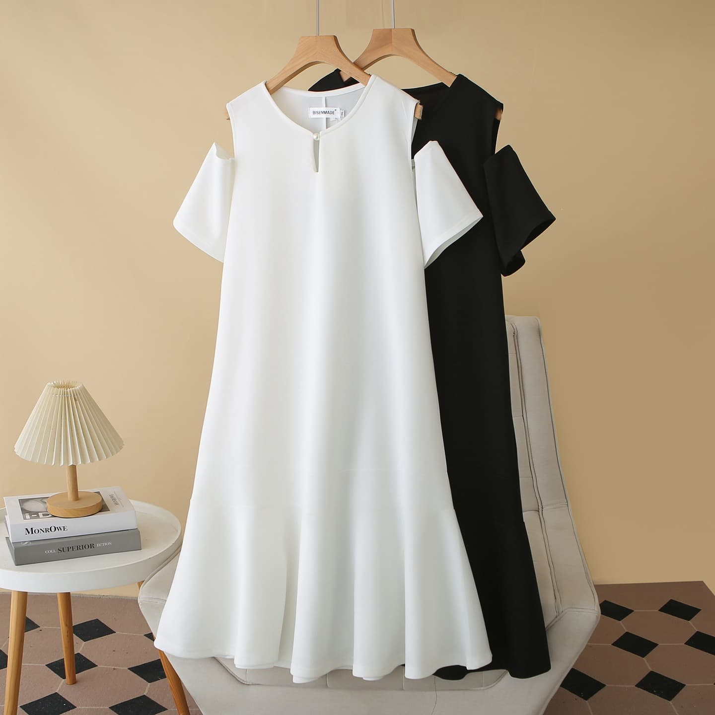 2026 new large size short-sleeved dress for fat girls, fashionable temperament, mid-length French off-shoulder fishtail skirt 8859