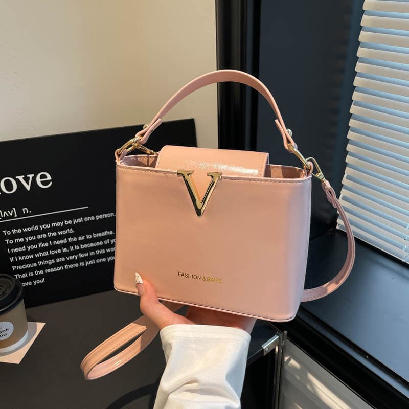 Lightweight Luxury New Box Bag for Women, Fashionable and Elegant for Commuting and Shopping, Versatile and Premium Crossbody Bag