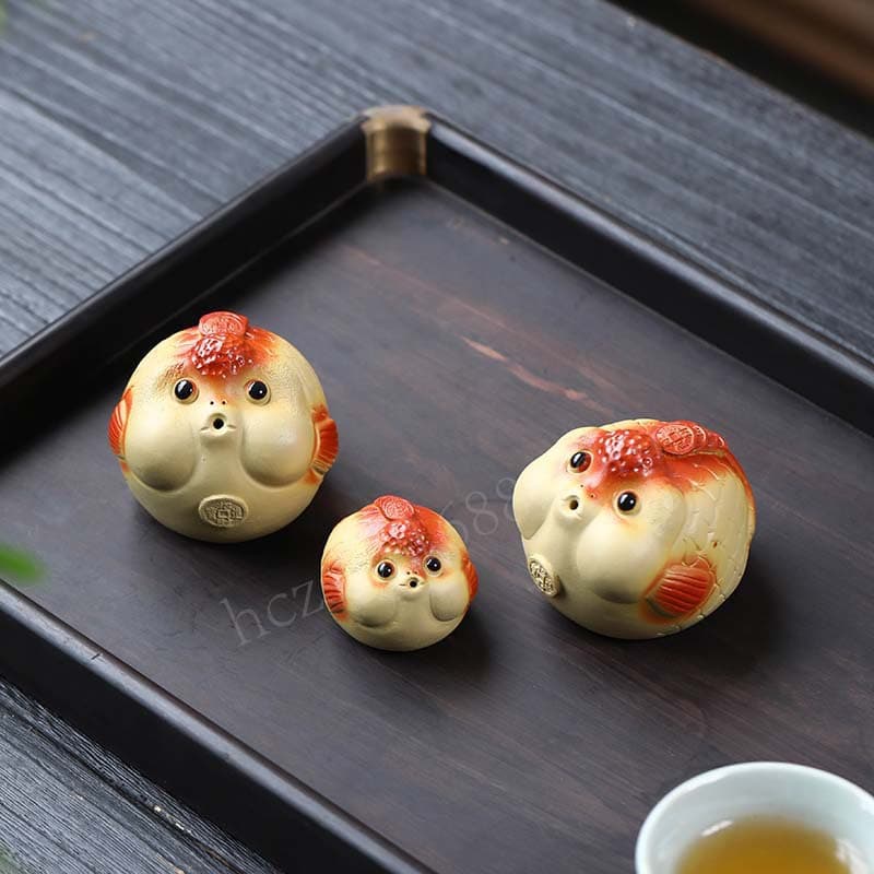 Yixing Zisha tea pet goldfish ornament, water sprayer, auspicious charm, incense holder, tea set, tea ceremony accessory, bubble-blowing fish, can be kept as a pet.