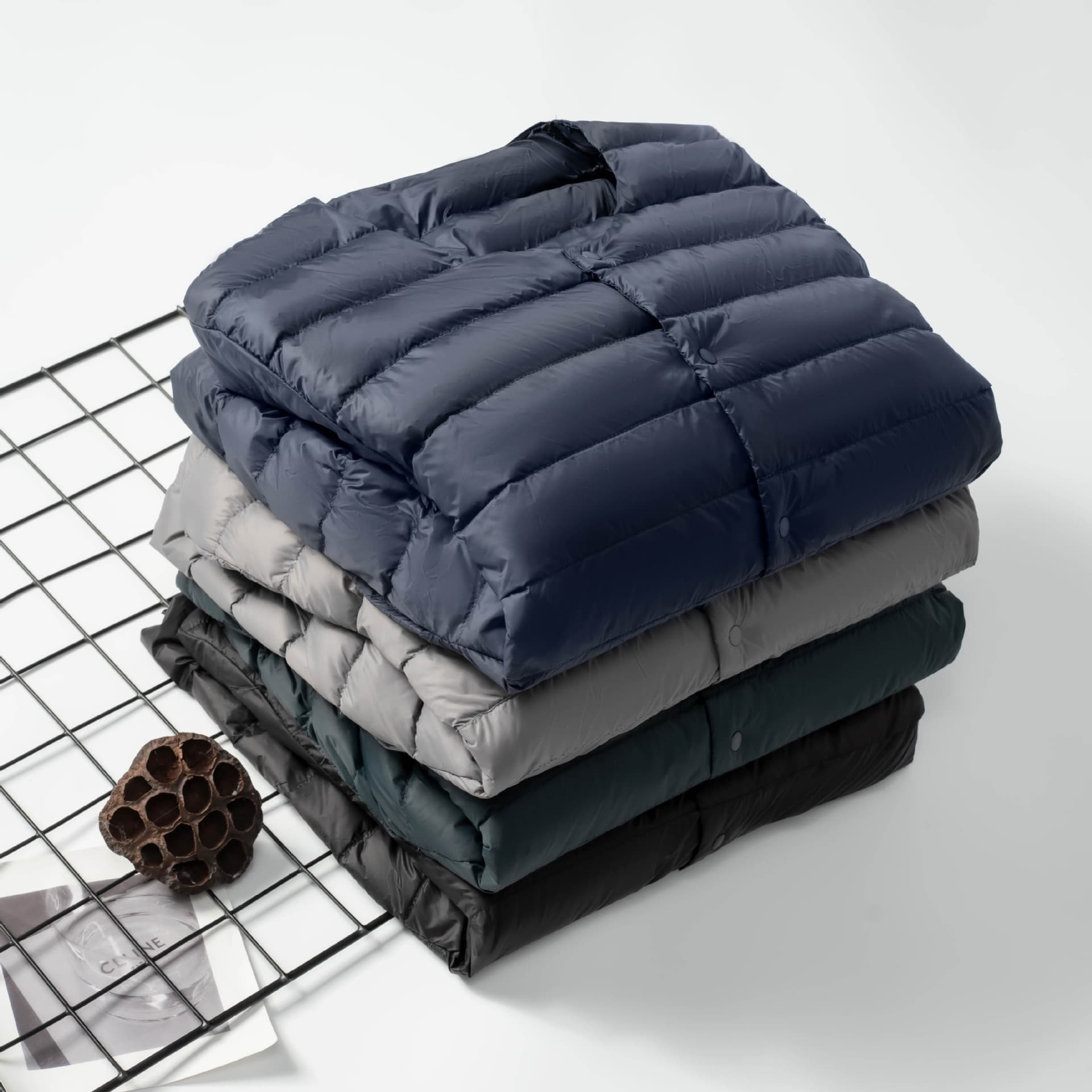 Pinghu men's autumn/winter round-neck down vest, lightweight collarless warm minimalist solid color button light down jacket