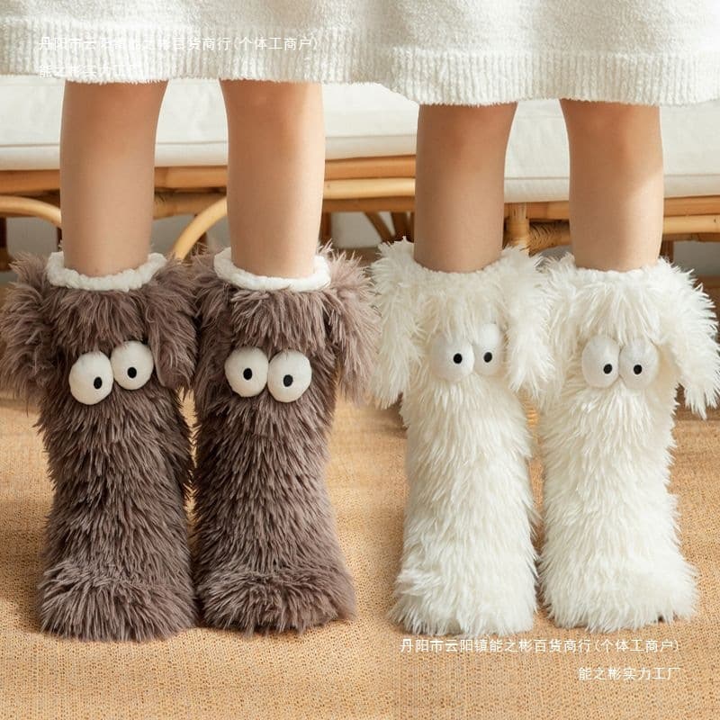 Lambswool floor socks for adults, thickened and fleece-lined, non-slip, plush snow socks and shoe covers for women.