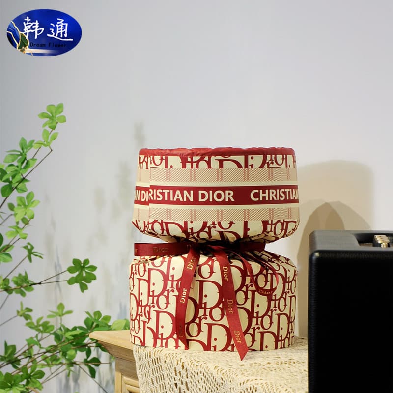 Interesting light luxury paper, big-name paper, waterproof flower bouquet wrapping paper, rose flower arrangement, flower shop packaging material, red paper