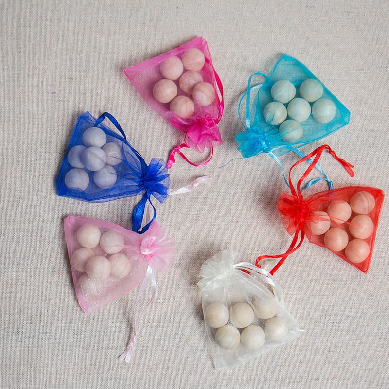Camphor wood balls, camphor wood logs, mothproofing and insect-proofing alternative to mothballs for wardrobes and closets.