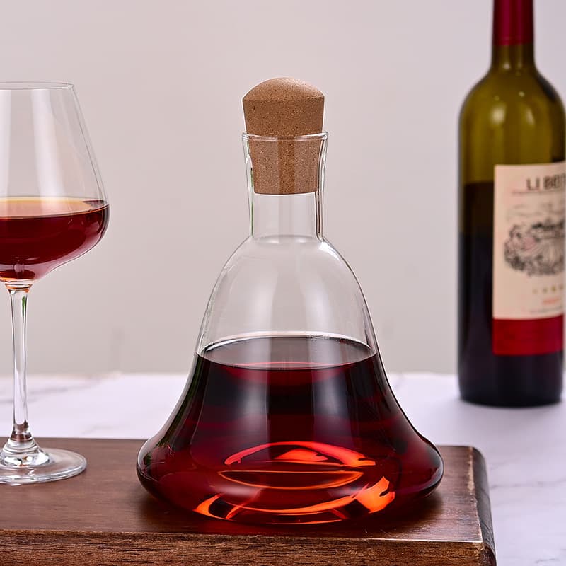 High Borosilicate Glass Wine Decanter - Dedicated carafe for quick aeration, glass water pitcher with lid for home use.
