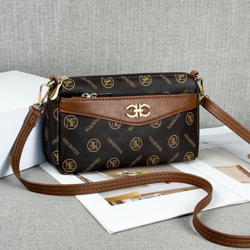 Guangzhou middle-aged mother bag women's 2024 new fashion shoulder bag versatile crossbody bag lady mother-in-law small backpack