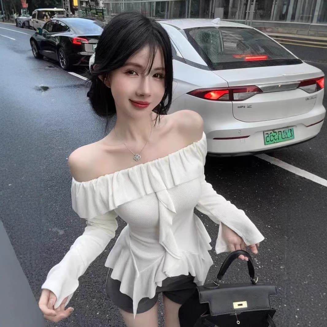 Off-Shoulder Ruffle Long-Sleeve T-Shirt for Women Autumn/Winter Sweet and Edgy Cold-Shoulder Top Irregular Layering Undershirt