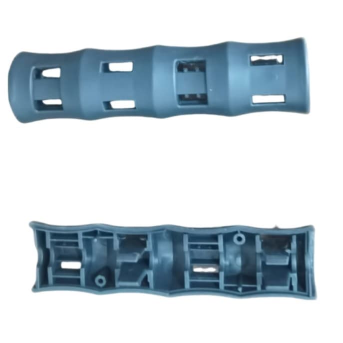 Black Korean-style plastic handle with extended and enlarged grip reduces hand fatigue for more comfortable use.