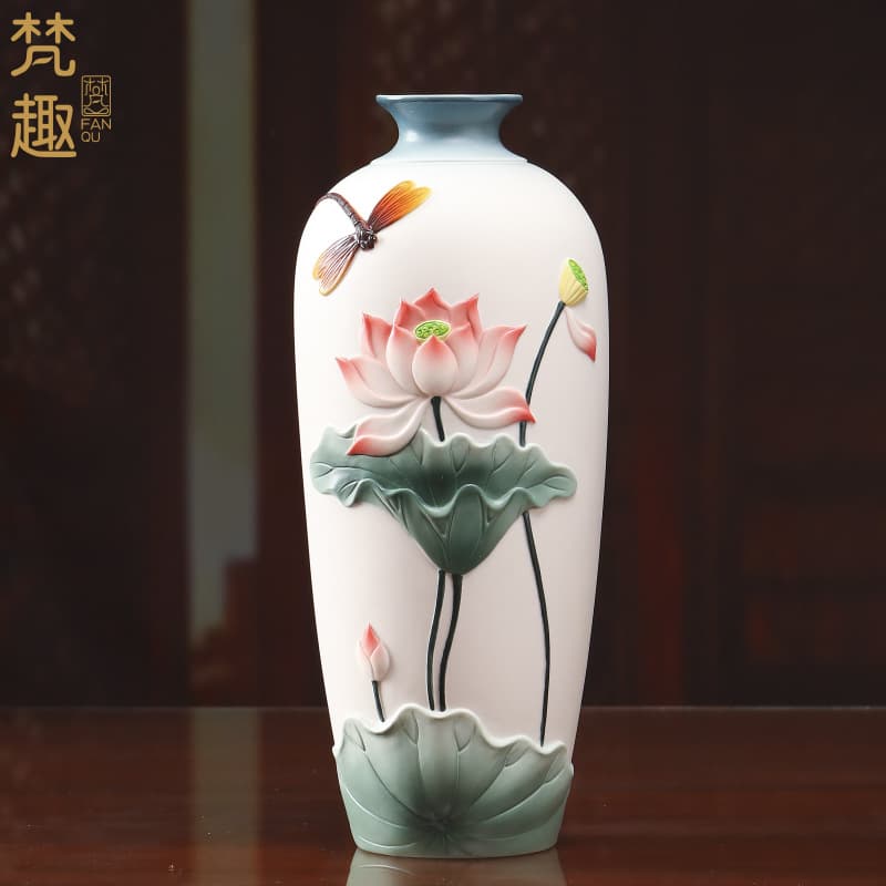 Ceramic Chinese-style tabletop decorations for Buddhist offerings, including flower vases, living room flower arrangements, and jade Guanyin vases. Wholesale.