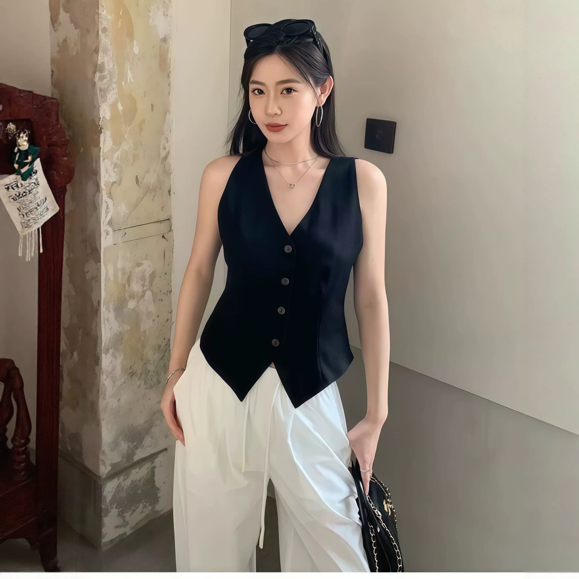 Old Money Style V-Neck Suit Vest with Texture, Elegant and Luxurious, Summer Sleeveless Waist-Cinching Vest Outerwear