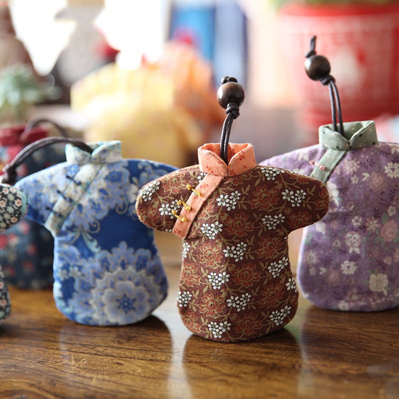Hand Embroidery DIY Cheongsam Key Pouch and Patchwork Material Kit for Beginners