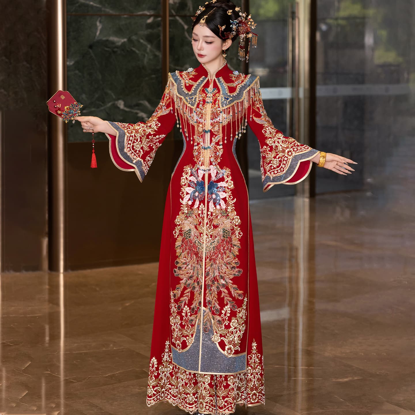 Heavy-duty embroidered Xiuhe wedding dress, new Chinese-style improved Hanfu, winter bride's wedding dress, luxurious phoenix crown and cape, banquet attire.
