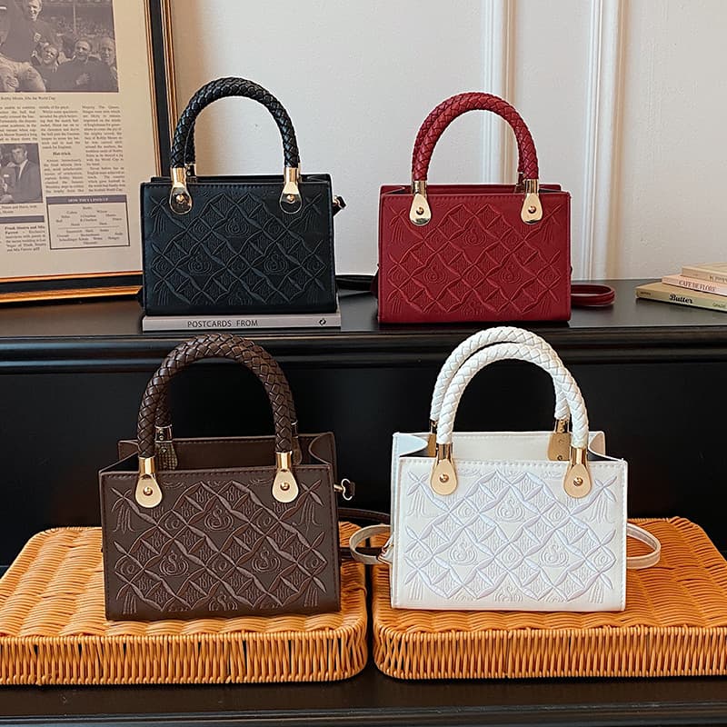 2026 Chic Shoulder Bag Fashion Casual Women's Bag Vintage Crossbody Bag, Niche New Trendy Vintage Small Square Bag