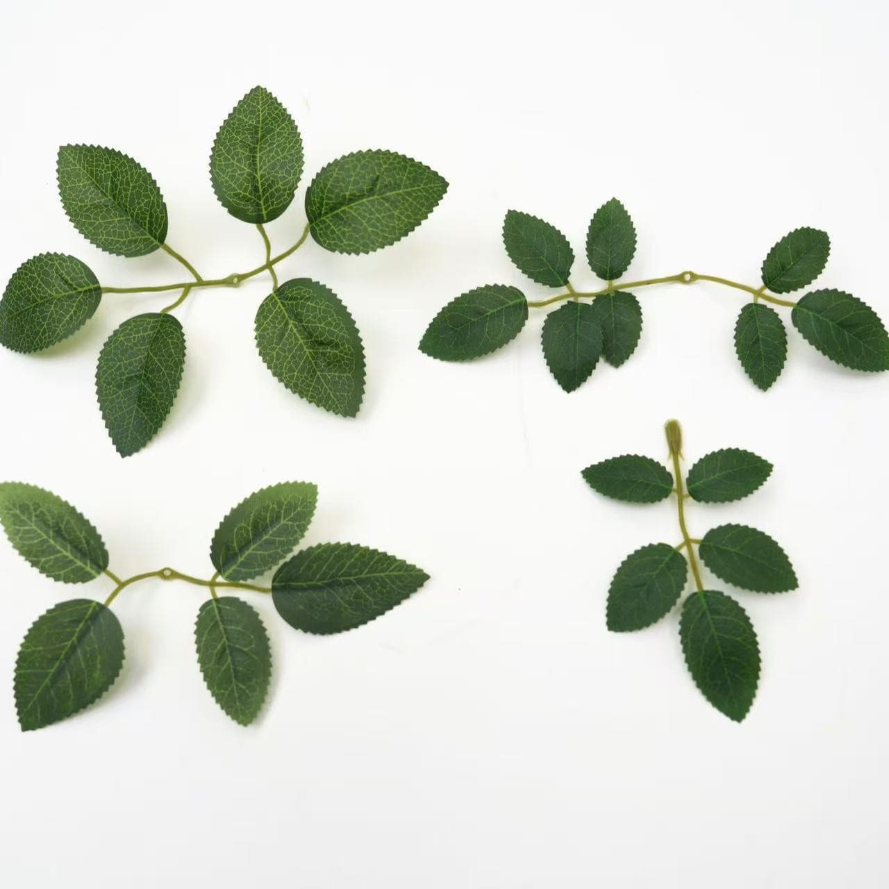 Manufacturer supplies silk screen rose leaves, silk screen flowers, rose imitation leaves, manufacturers wholesale imitation flowers rose decoration