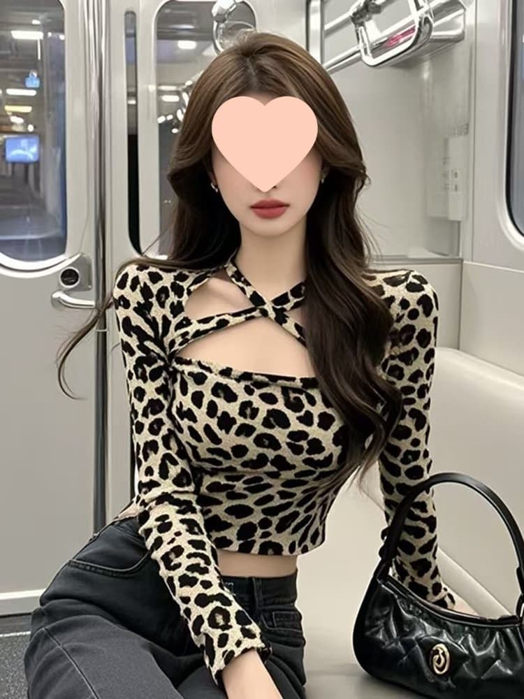 Sexy Leopard Print Cropped Top for Women, Fall Design, Slim-Fit Long Sleeve T-Shirt, Sensual Base Layer